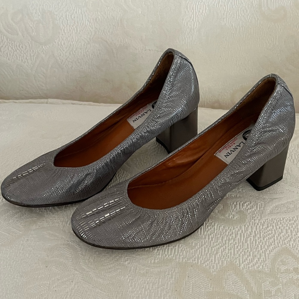 Lanvin ballerine talon carre en chevre block heel!  Gently loved.